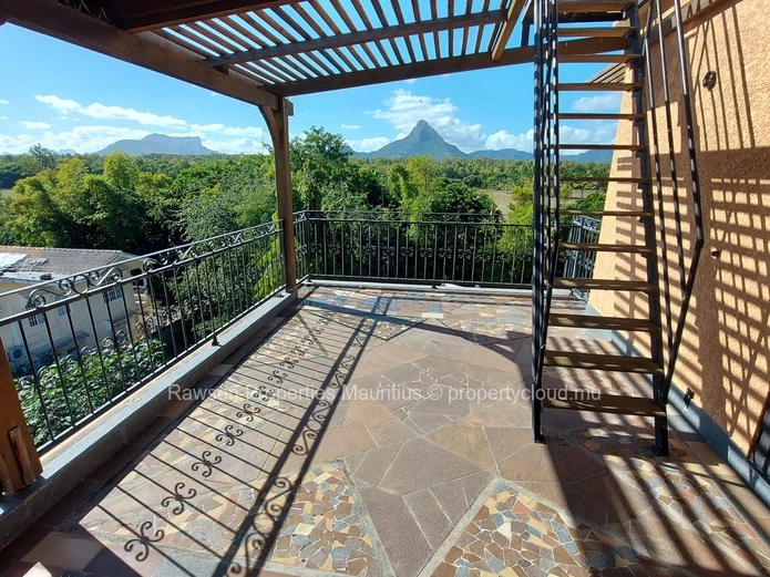 2 Bedroom Penthouse To Let in Flic En Flac