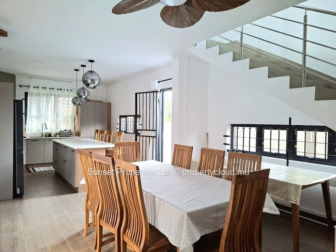 Maison mitoyenne | 4 chambres | Rooftop privé