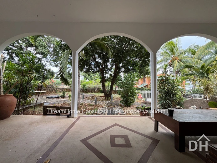 Family home for sale by the beach in Albion