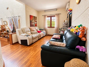 6 Bedroom House