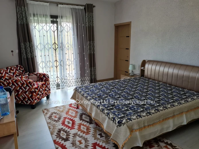 Superbe villa de 4 chambres a grand baie, jardin et piscine, prox super u