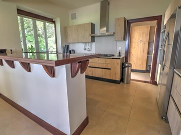 Spectacular colonial-style 4-bed villa 