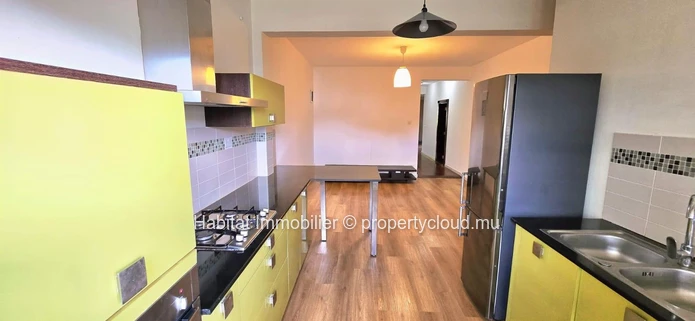 Bel appartement non meublé de 132 m² idéalement situé au rez-de-chaussée d'une résidence à Montagne Ory, Moka