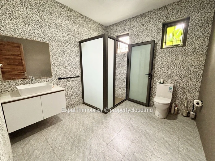 4-Bedroom Villa With Multi-Purpose Spaces And A Swimming Pool – Mont Choisy