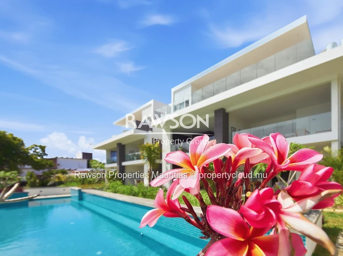 3 En-Suite Bedroom Apartment | Beachfront | Sea View | Swimming Pool | Cap Malheureux