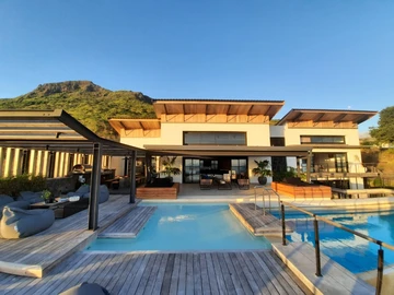 5 Bedroom House