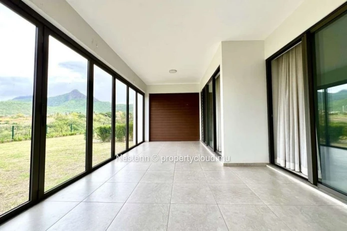 Maison spacieuse et moderne dans un complexe sécurisé et prestigieux.