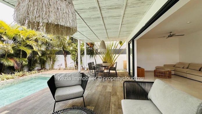 Contemporary Villa With Swimming Pool