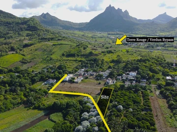 For Sale – Residential Land 1,472 m2 – Montagne Longue