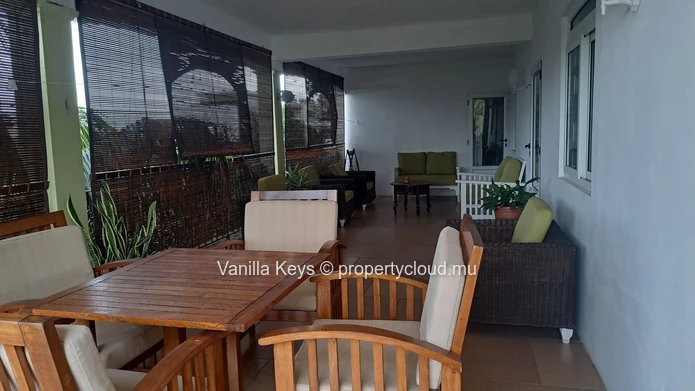 4-bedroom apartment with panoramic terraces Available for long-term rental