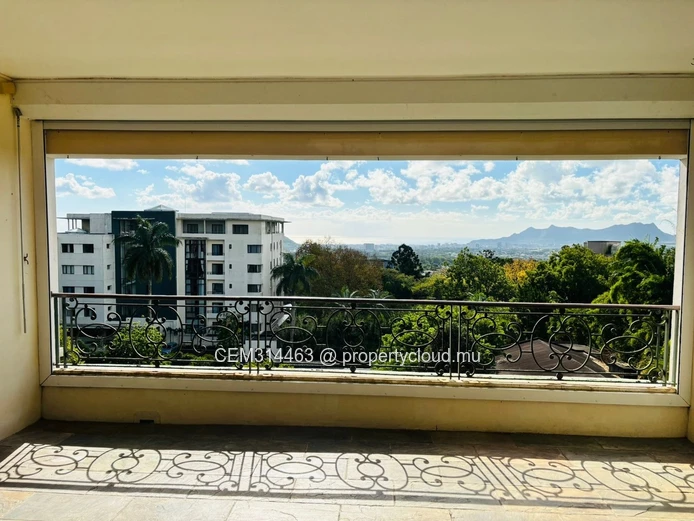 226 m² Apartment for Sale | Les Colophanes Residence, Floréal