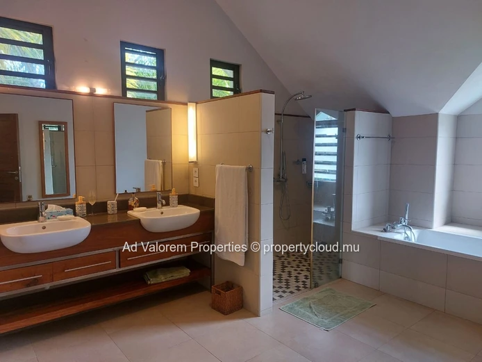 Maison à louer à Providence-sur-Mer – Vue mer & cadre côtier exclusif