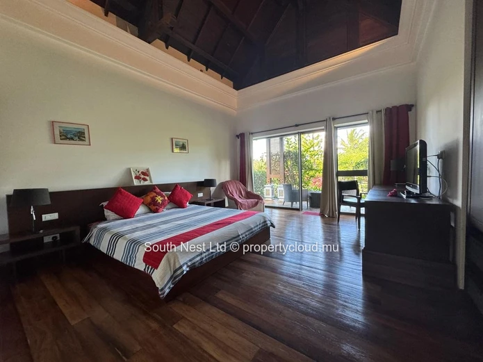 Exceptional villa in the heart of a private estate