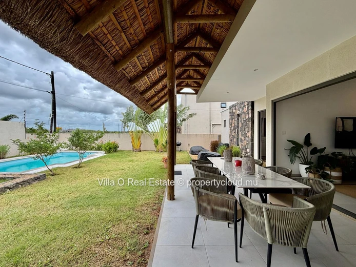 Ideal for a single or a couple, this home with immense charm stands out for its exquisite interior design, its lovely...