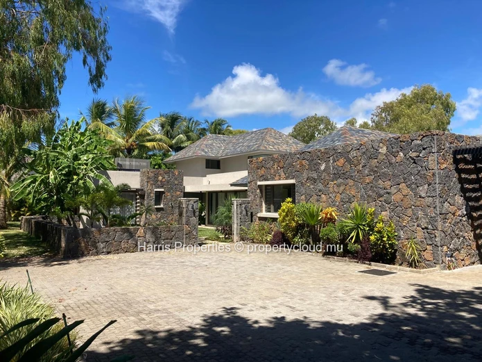Villa À Vendre – Beau Champ, Au Cœur Du Golf