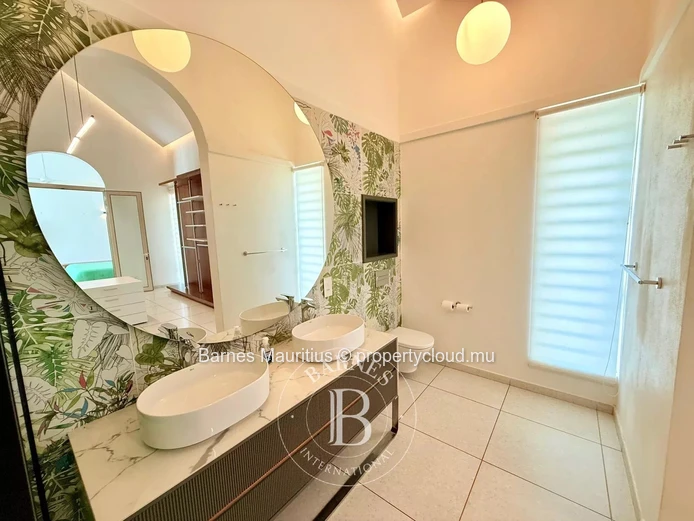 RIVIÈRE NOIRE – Architect-designed villa with mountain view – 3 bedrooms