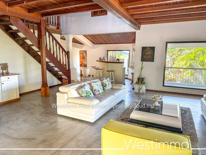 TAMARIN - 750 m2 villa ideal for a family or rental project