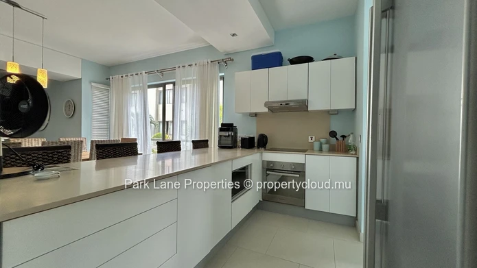 Cozy 3-Bedroom Apartment with Terrace, Plunge Pool, and Beach Access in Pereybere
