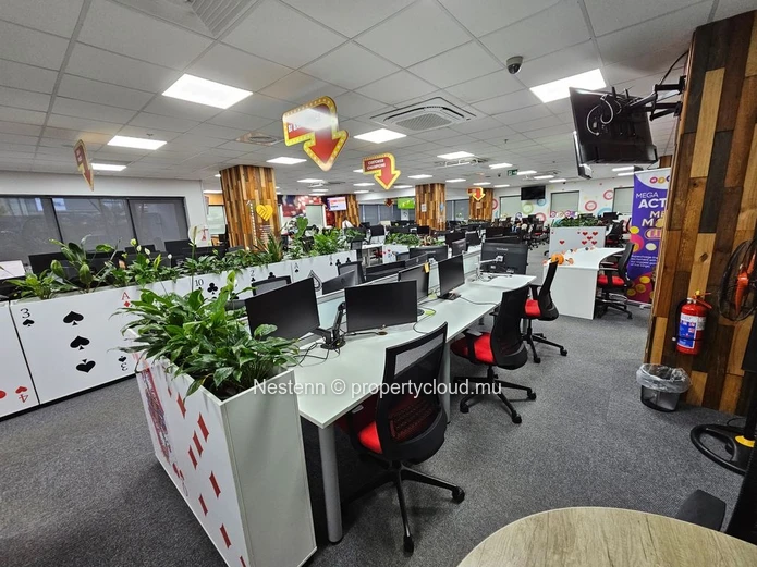 Bureau de 668 m² 