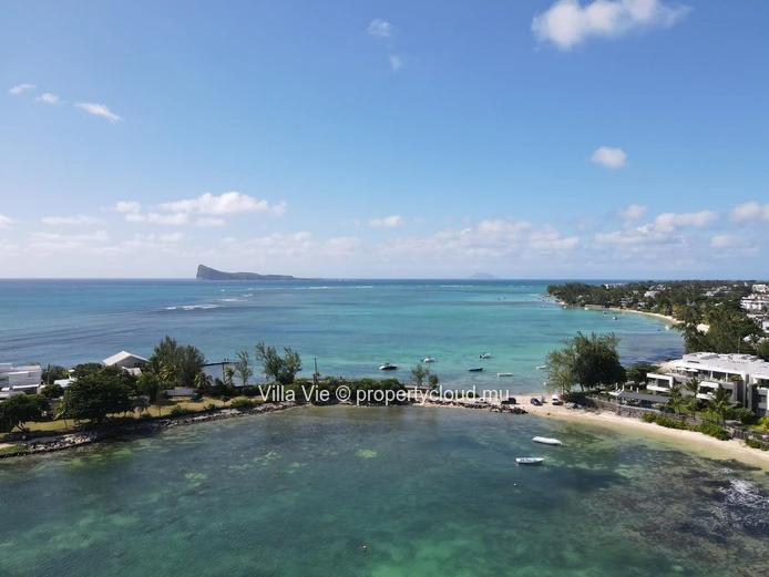 Pereybere – Exceptional penthouse with sea view and direct beach access
