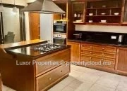 A stunning single-storey villa is available for rent in the secured and upscale Oasis 2 (Evaco) residence in Pereybere.