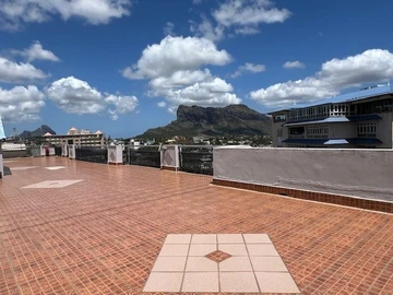 Ideal Office Space in the Heart of a Vibrant District 