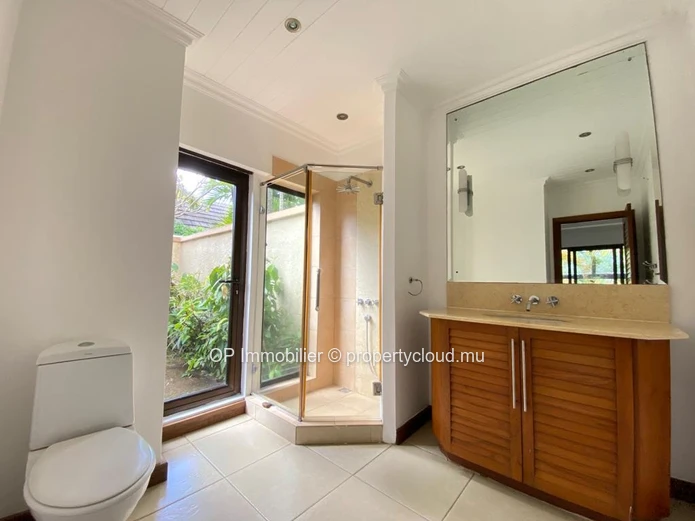 Stunning Péreybère Home with Private Pool and Land - Rs 35M!