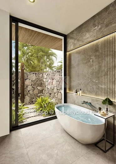 Exceptional Villa Facing the Golf Course