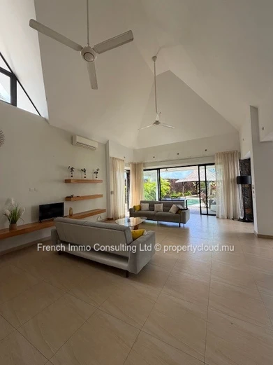 Belle villa de 4 chambres en suites, 300 M2 hab sur 760 M2 de jardin, accessible aux etrangers