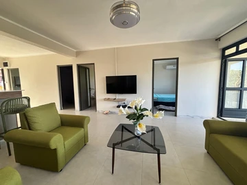 Charming 3-Bedroom House with Stunning Sea Views – Baie du Cap