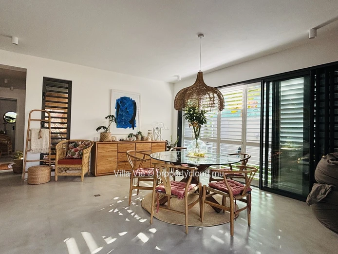 Roches Noires - Très beau duplex de 5 chambres avec rooftop et accès mer (Mandat exclusif)