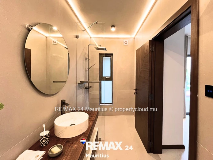 Contemporary 3-Bedroom En-Suite Villas – Secure Residence Steps from the Beach