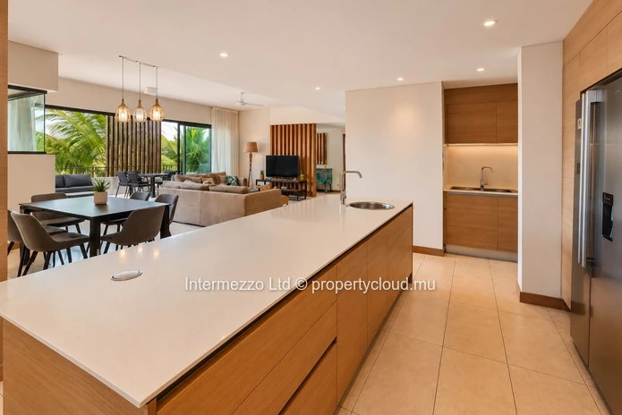 Penthouse IRS vue golf à Mont Choisy – 3 chambres en suite | Dernier étage | Île Maurice