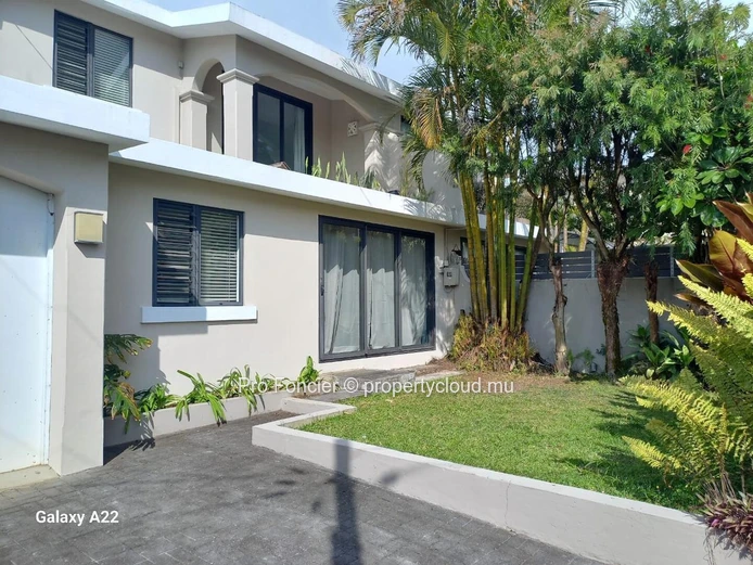 House for sale in Curepipe - Bright modern duplex.