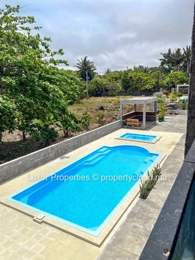 Appartement Neuf de Deux Chambres avec Vue Mer dans le Sud