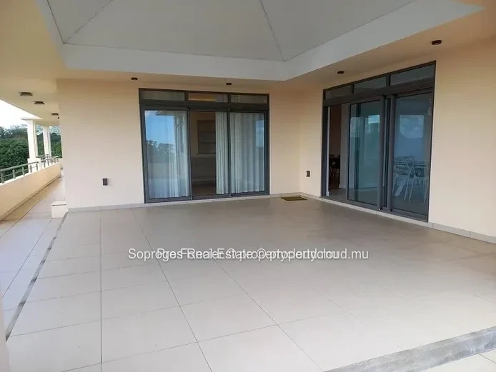 Luxurious 4-Bedroom Penthouse in Vacoas 