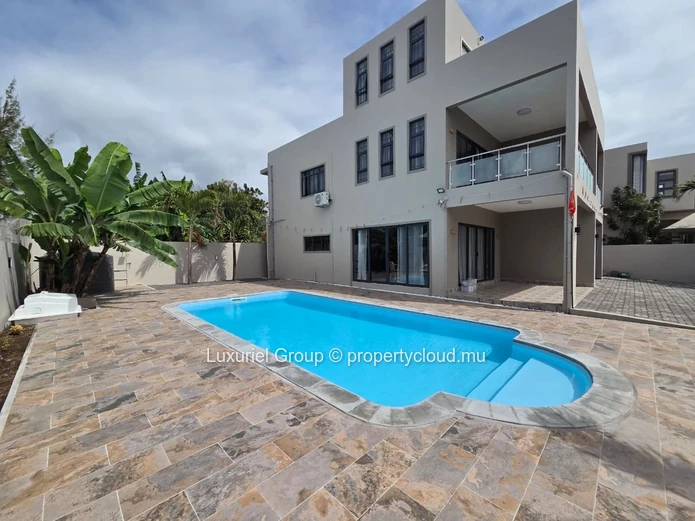 Villa for Rent in Grand Gaube – Spacious Family Home