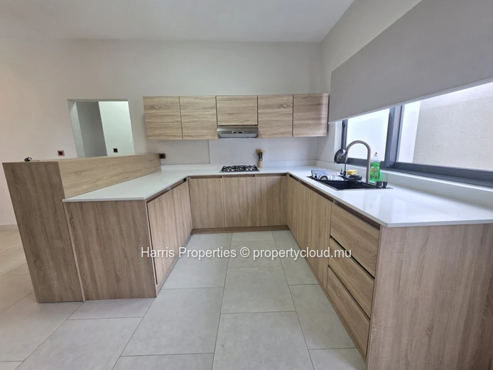 Luxurious Modern Individual Duplex for Rent in Pereybere – Elegant Design & Premium Comfort