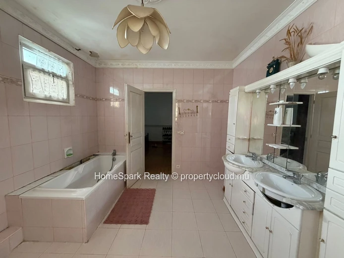 Spacious Multi-Level House for Sale – Morcellement Anna, Flic en Flac