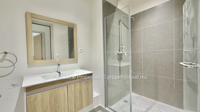 Appartement de luxe de 3 chambres avec jardin.