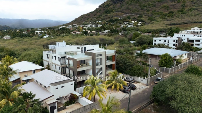 Appartement Tamarin, Rivière Noire - Black River, 180m², 3 chambres, piscine privée, meublé, proche commodités.