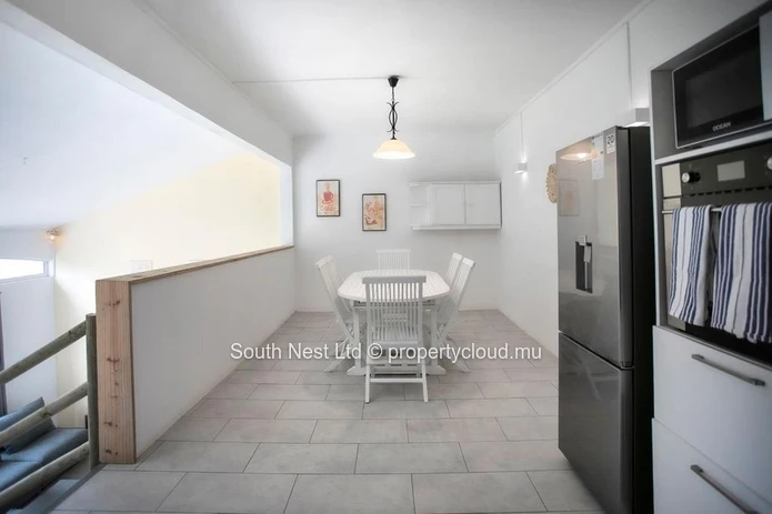 Contemporary 2-Bedroom West Coast Apartment with Panoramic Mountain Views