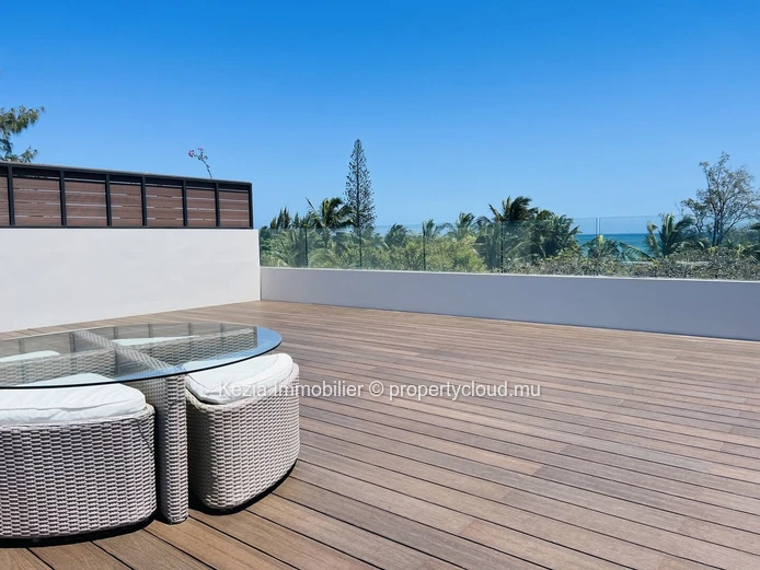 Contemporary Apartment Near The Beach