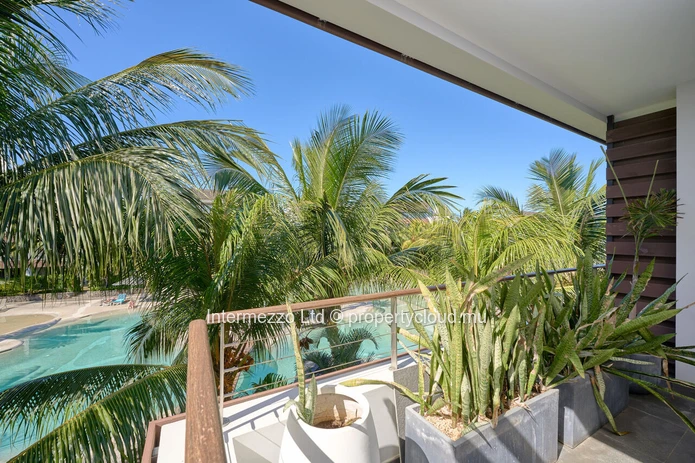 Walk to the Beach: 2-Bed Apartment in Mont Choisy