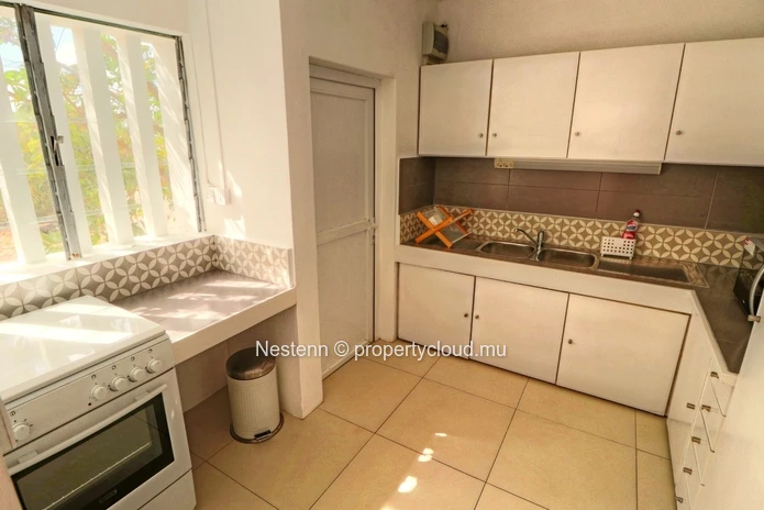Semi-detached 3-bed house in a popular residence with huge garden