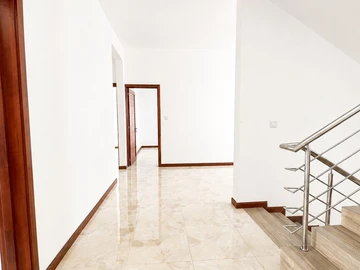 5 Bedroom Villa