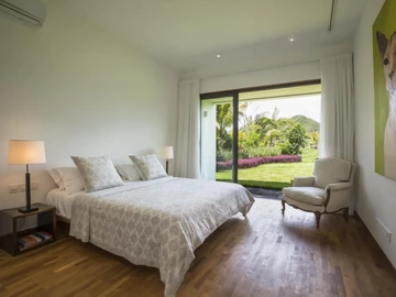 5 Bedroom Villa