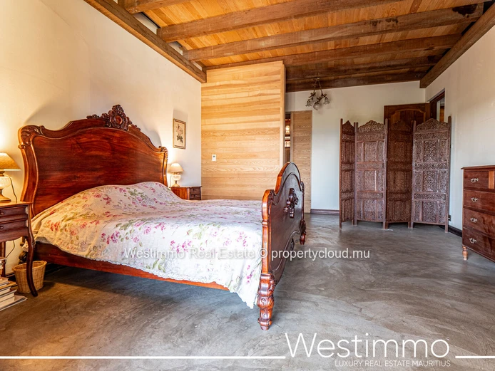 Villa de style colonial avec vue mer à vendre à Tamarin