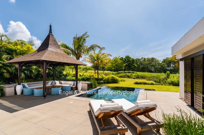 Contemporary Fairway Villa with Refined Outdoor Living