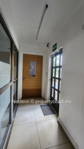 Spacious duplex office of 200 m² close to amenities